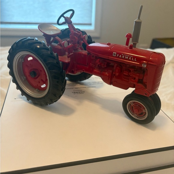 McCormick Farmall Vintage Metal Toy Tractor - Picture 6 of 8
